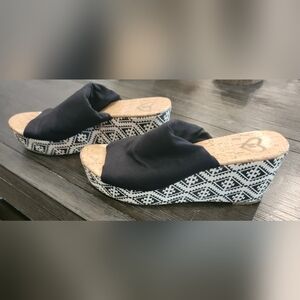 Black & white 9.5 wedge sandals (elastic/stretch on top